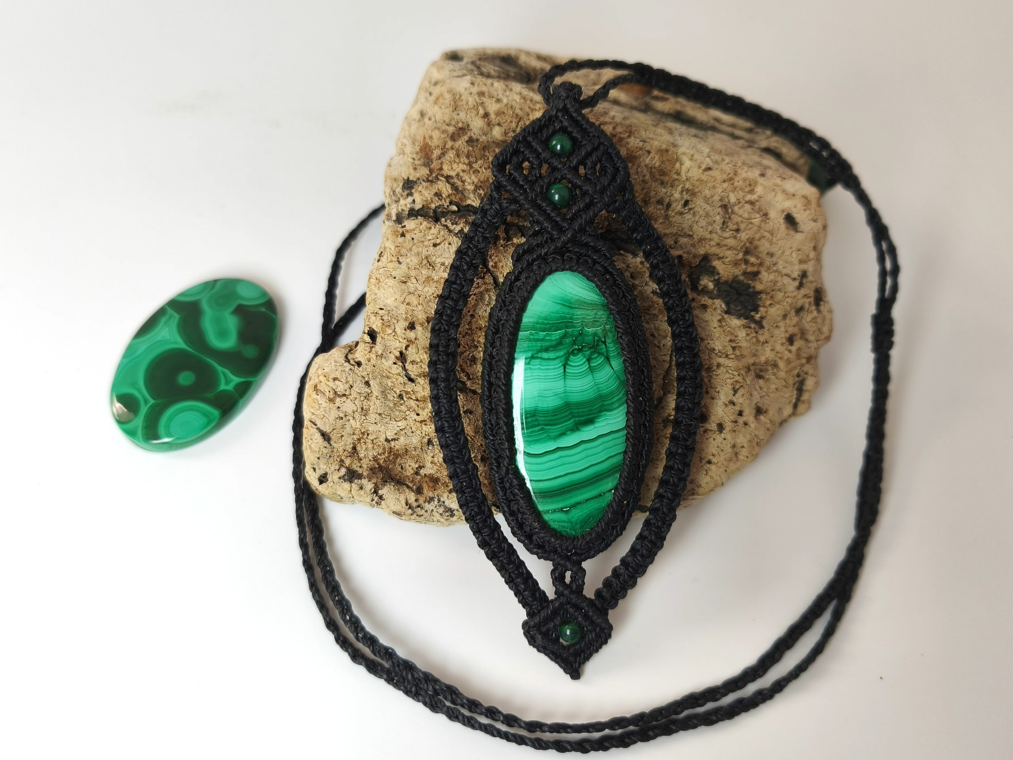 Collier APESANTEUR