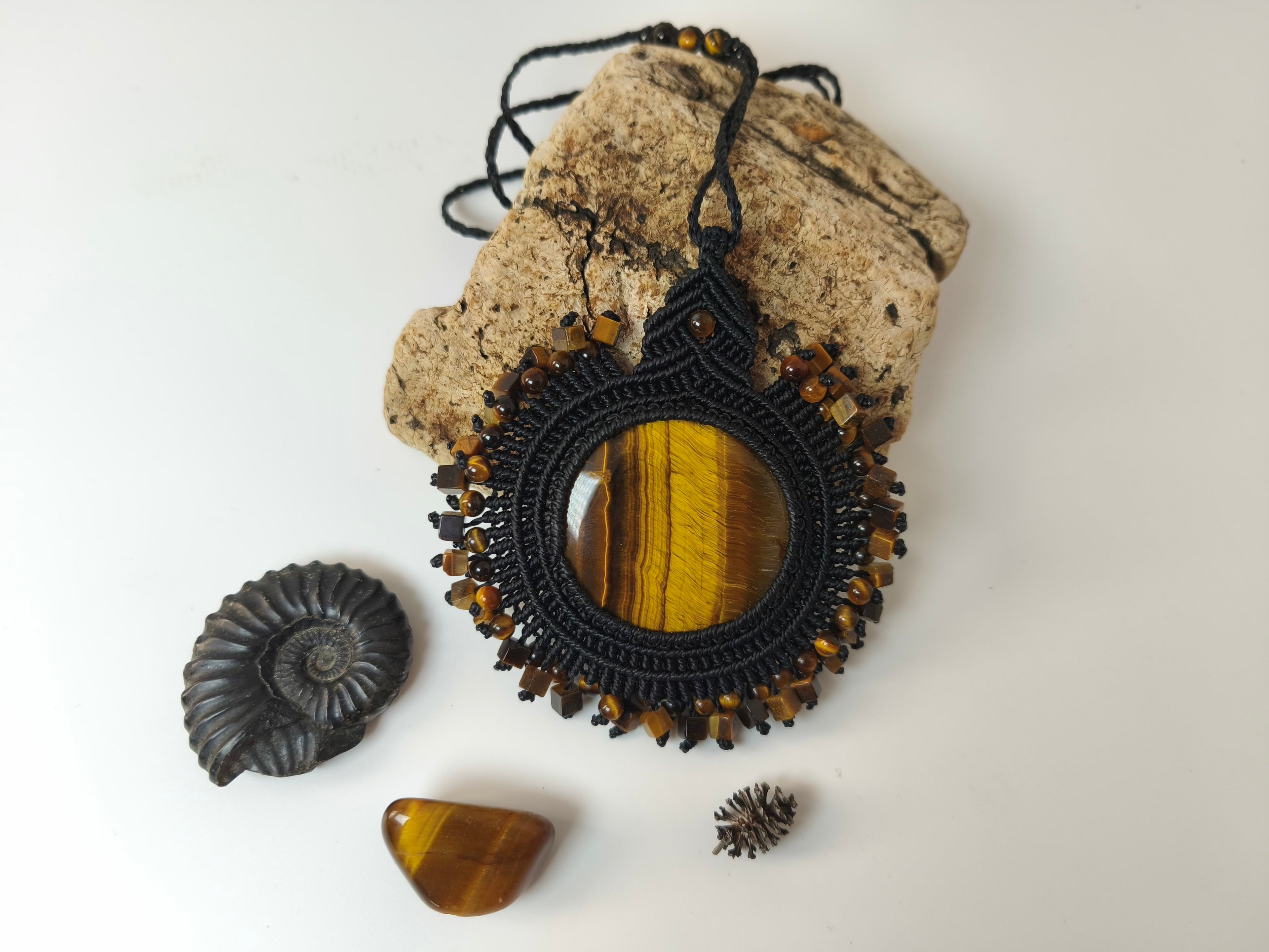 Collier INTI