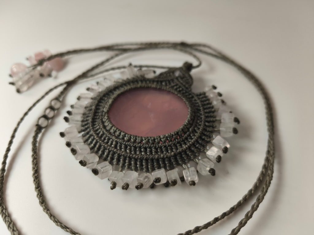 Collier INTI